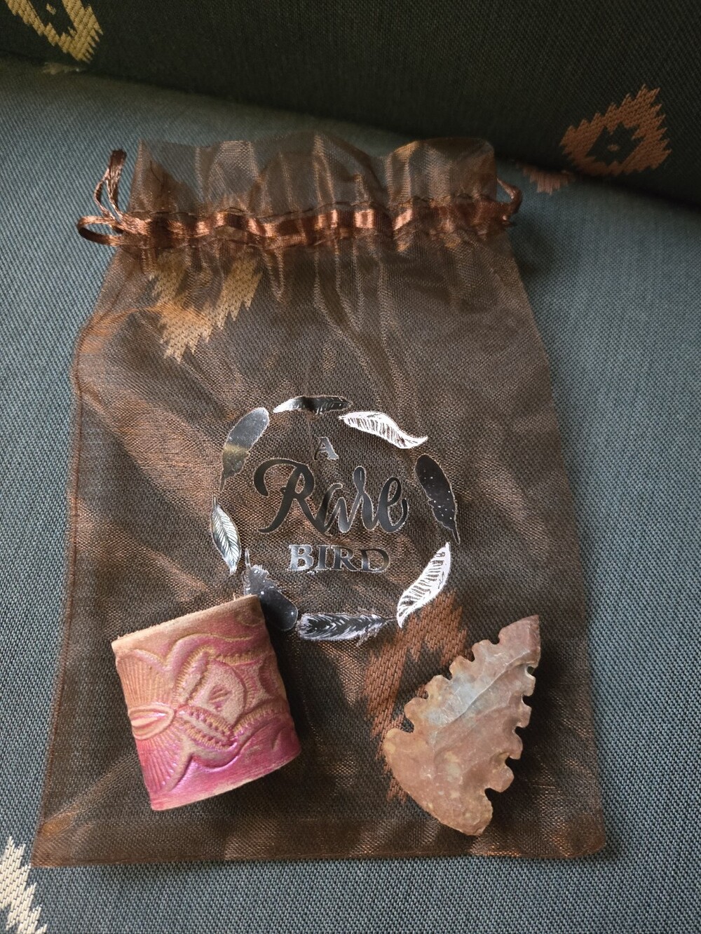 A Rare Bird Stone Arrowhead Hugger Slide Hat Clip Jewelry Decoration NIB New